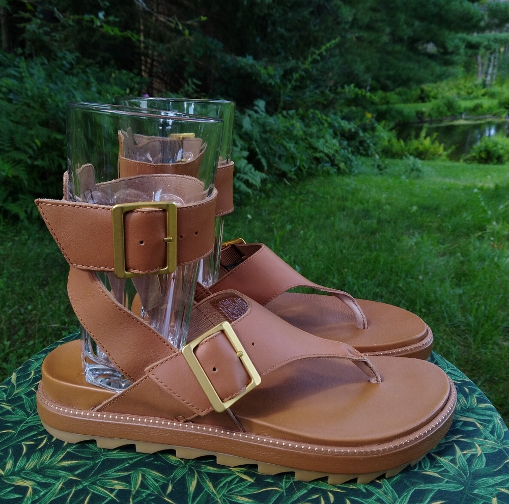 NIB Sorel Roaming T-Strap Sandals, Size 9.5, Camel...**Slight Defect**